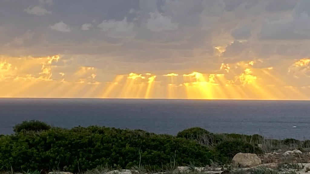 Daily practice at La Roccia, immersed in the island’s nature